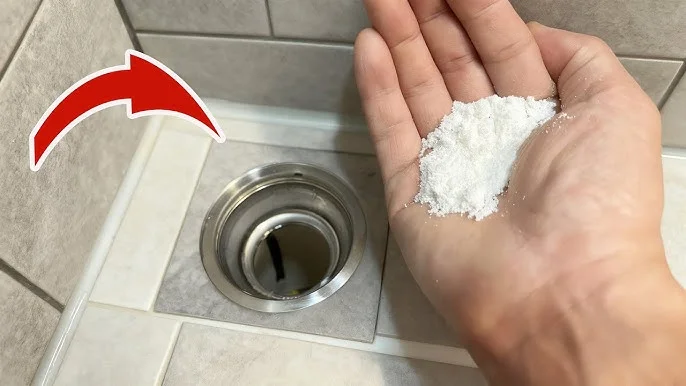 Nalijte to do odpadu, dělají to všichni hoteloví uklízeči! Nečekaný trik!